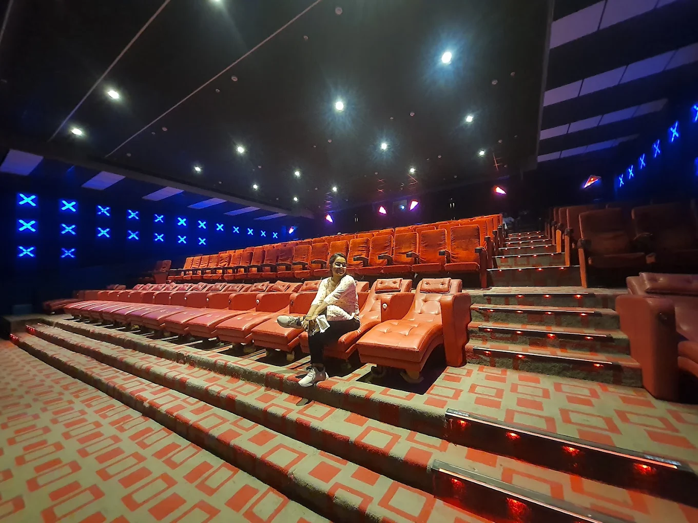Atindra Cinema – Premium Audi